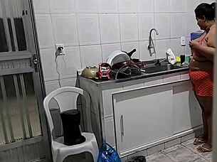 Madrasta � Fudida Na Cozinha Pelo Seu Enteado E Leva Muita Gozada - Stepmother Gets Fucked In The Kitchen By Her Stepson And Gets A Lot Of Cumshot