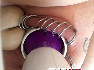 hottie yanks milf tasty luscious toys her cunt