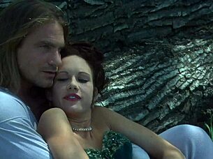 Taylor Rain dives into raw anal sex with hairy beaver 😈