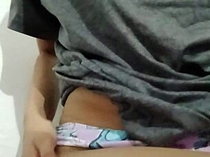 Young Babe's Leaked Self-Touch Video!