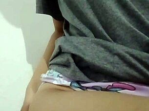 Young Babe's Leaked Self-Touch Video!