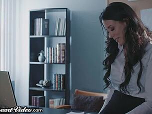 i feel so emotional during reagan foxx's milf lesbian initiation with tribbing and licking pussy