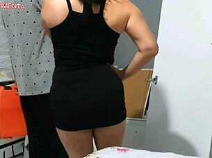 Latino brinetka zavodi instalatera uskom pičkom