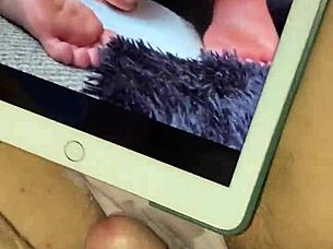 feeling the intense pleasure of muff diving in a homemade afternoon session with cock licking and cumshot close up