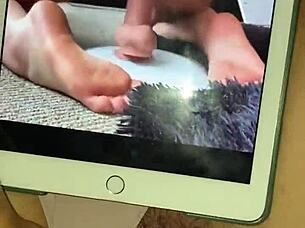 feeling the intense pleasure of muff diving in a homemade afternoon session with cock licking and cumshot close up