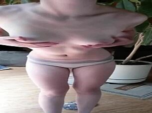 fit girl models round ass in many panties 😍