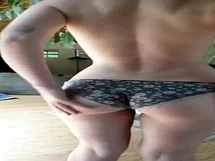 fit girl models round ass in many panties 😍