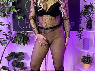 i'm puttin on fishnet tights for roleplay