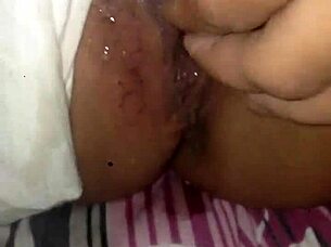 latina hermosa squirts intensely