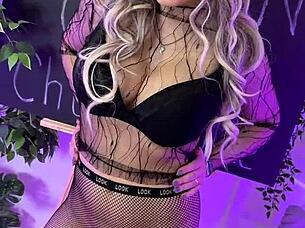 i'm puttin on fishnet tights for roleplay