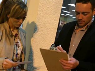 beautiful blonde milf cheats on hubby wanking 😏