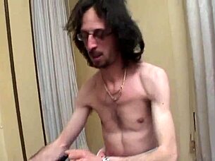 Italian brunette MILF swallows cum 😋