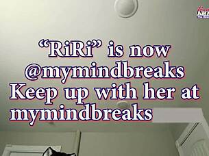 skinny gia vendetti toys her wet pussy