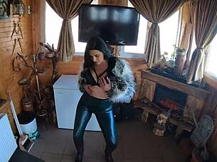 Deep-Throat Cum Play And Camel-Toe In Leather And Fur Fetish 255-Preview