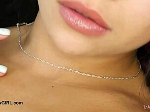 Stunning Latina Beauty Reveals Sexy Body in Amateur Casting Photoshoot