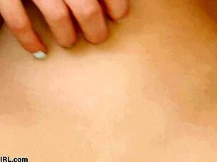 Stunning Latina Beauty Reveals Sexy Body in Amateur Casting Photoshoot