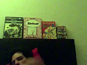 Watch Her Masturbate Hardcore on the Bed!