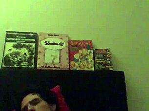 Watch Her Masturbate Hardcore on the Bed!