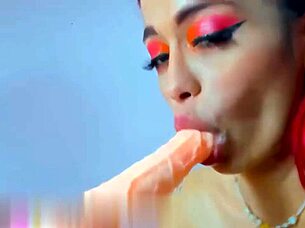 Horny lesbians kiss and lick pussy