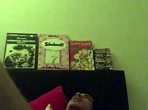 Watch Her Masturbate Hardcore on the Bed!