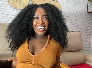 Martina et jade deesses du sexe se partagent une bite