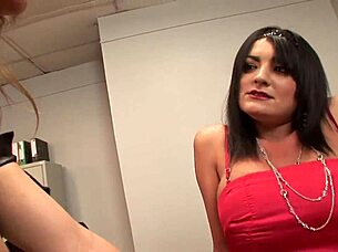 caprice and paige lick and dildo fuck 😈