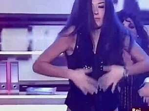 Giorgia Palmas Sexy Dance On CD Live