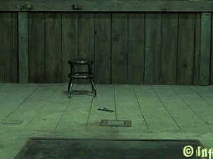 Vends-ta-culotte - cougar francaise sintroduit son string rouge dans la chatte - venusx