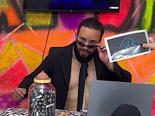 bbw diguinha dj sucks her pussy and fingers her giant ass