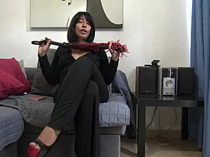 kinky french mistress living in london chats casually