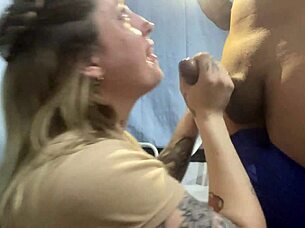 No Tenía Para Pagarle A Mi Técnico Y Termine Chupándole La Pija