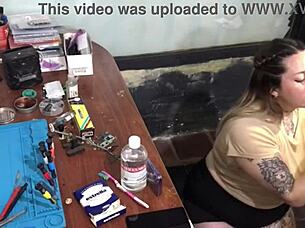 No Tenía Para Pagarle A Mi Técnico Y Termine Chupándole La Pija