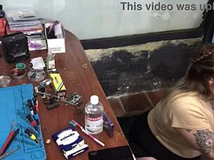 No Tenía Para Pagarle A Mi Técnico Y Termine Chupándole La Pija