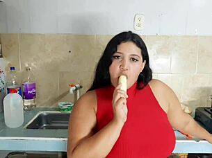 Necesito alguien aqui ahora mismo para lamer mi coño!