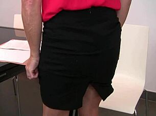 belgium milf finger fucks her pussy after an exhausting day