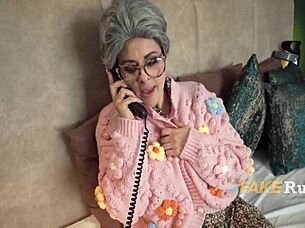 Mi hermanastro me ayudo a masturbarme con su polla asta correrme fuertemente