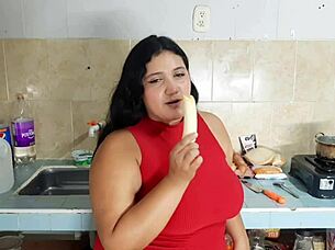 Necesito alguien aqui ahora mismo para lamer mi coño!