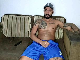 Safado Cheio De Tesão Descarregou Sua Piroca Até Despejar Todo Leite