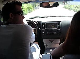 Talia Palmer hisap kontol lewat glory hole