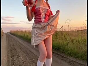 Elza Kom dances sexily