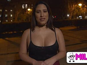 Public dickflash with a hot Venezuelan lady in a park