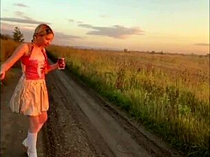 Elza Kom dances sexily