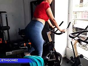 Stunning brunette deepthroats big cock 😏