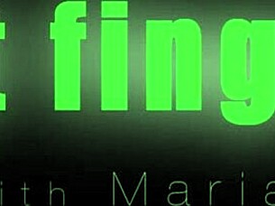 Hottie gets orgasm of a solo play