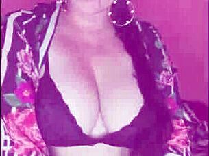 Beautiful Colombian MILF's First Custom Masturbation Session