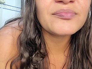 Latina amateur masturbates on cam