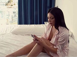 Hotel manager fucks flashing curvy brunette!