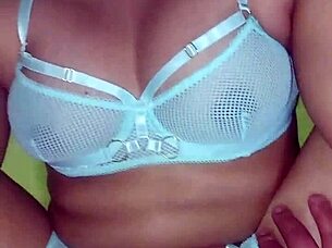 Pretty Latina Girlfriend Allows Bareback Licking