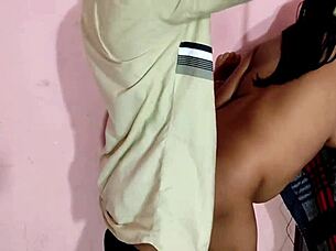 did the tailor fuck the bhabhi after touching her pussy?