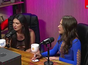 blonde cums with vibrator in pussy